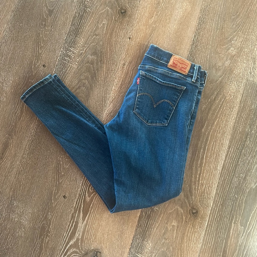 ✨710 super skinny Levi strauss✨